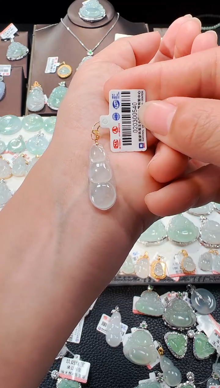 【闪购商品】翡翠吊坠(不含链)18K金镶嵌福豆吊坠540