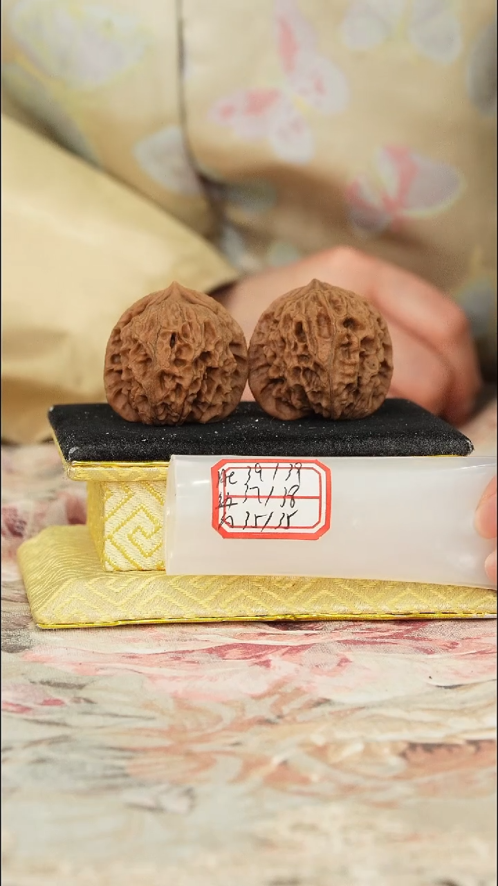 【闪购商品】文玩核桃把件非嫁接元宝