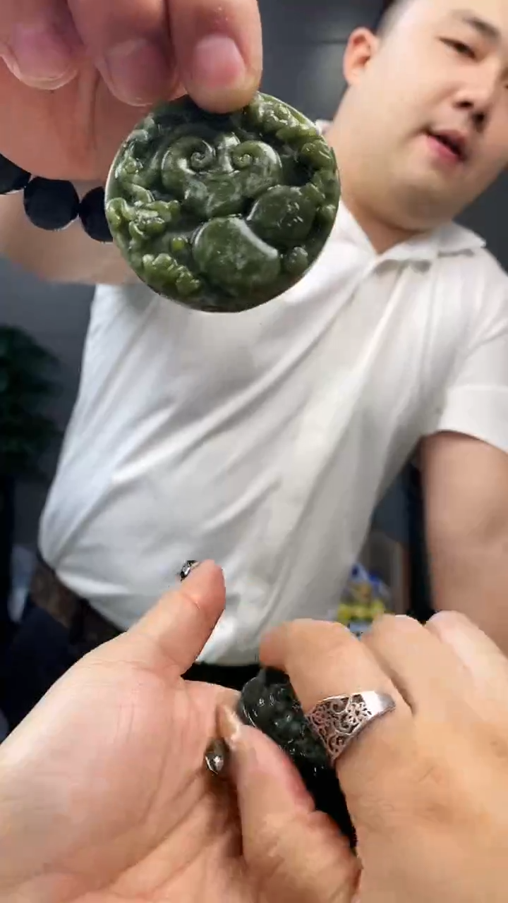 未镶嵌蛇纹石玉其他天然岫玉（多样性发其中之一）