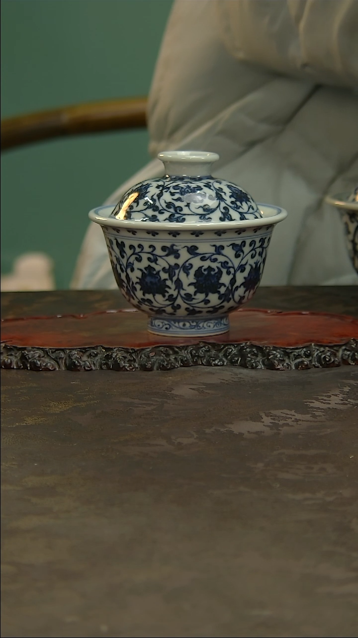 【闪购商品】景土青花手绘缠枝盖碗