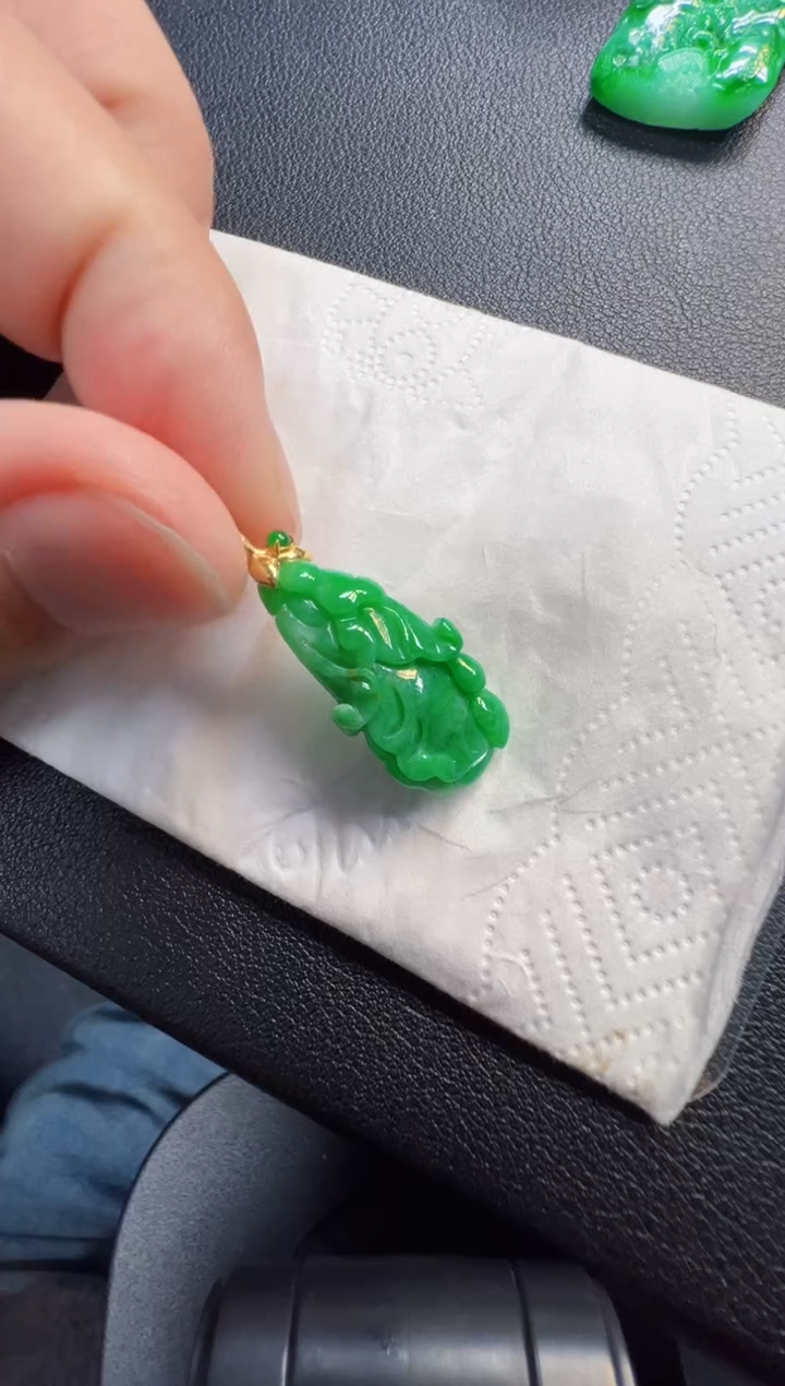 吊坠(不含链)18K金镶嵌翡翠680