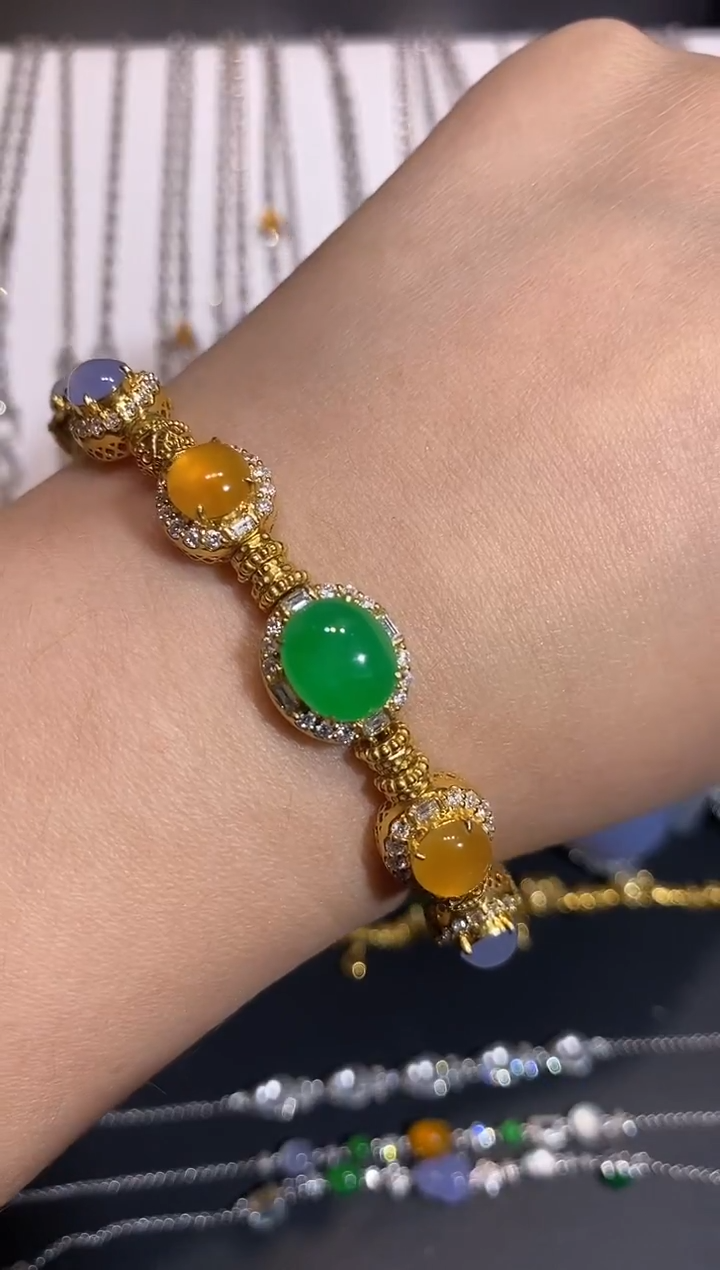 颈饰18K金镶嵌翡翠盘缠