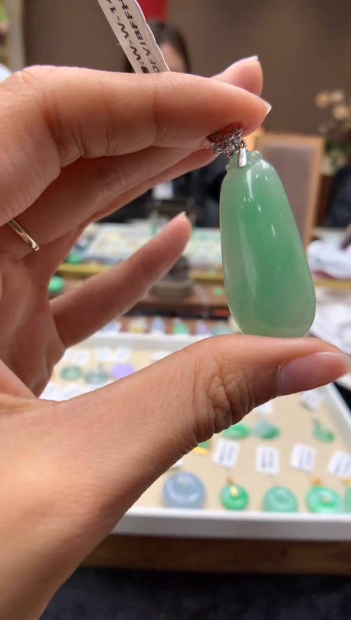 【闪购商品】翡翠颈饰未镶嵌福瓜