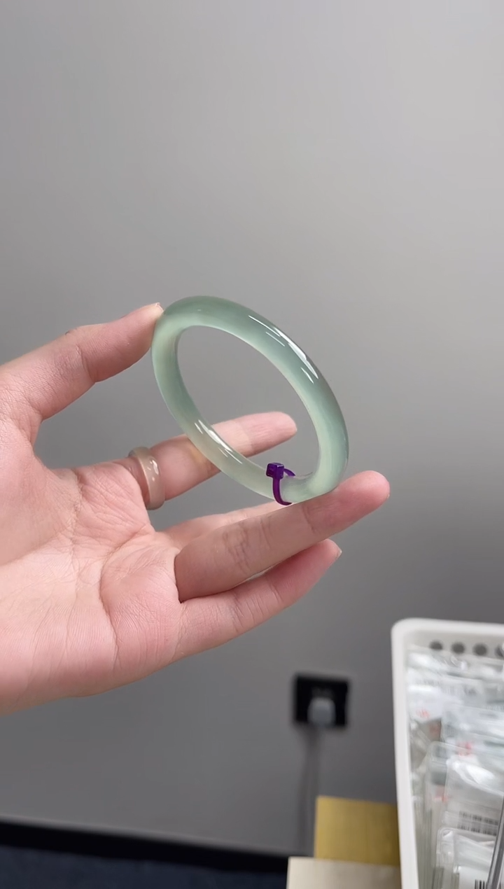 玛瑙/玉髓手镯未镶嵌56圈 