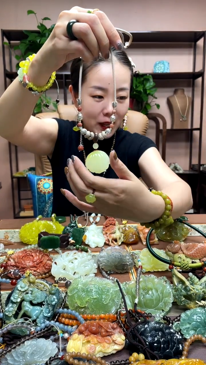 未镶嵌岫玉吊坠·