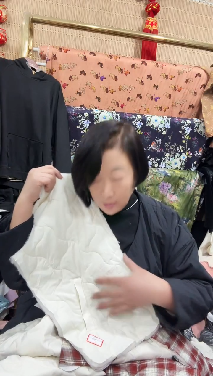 尾货棉上衣裁片一件白色裁片（有染色残）