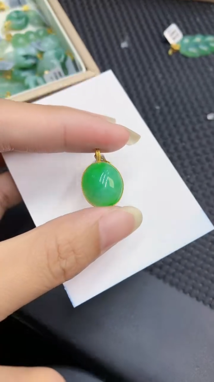 【闪购商品】翡翠颈饰18K金镶嵌            8