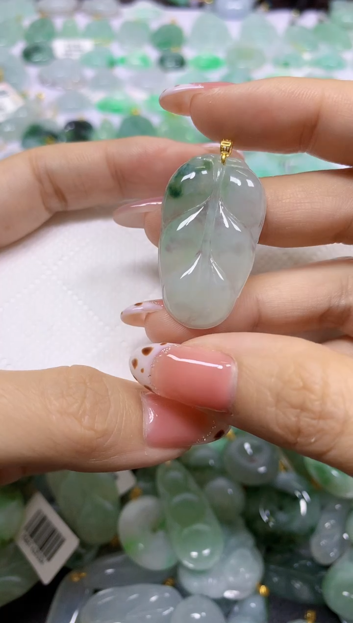 颈饰18K金镶嵌翡翠天然翡翠A货