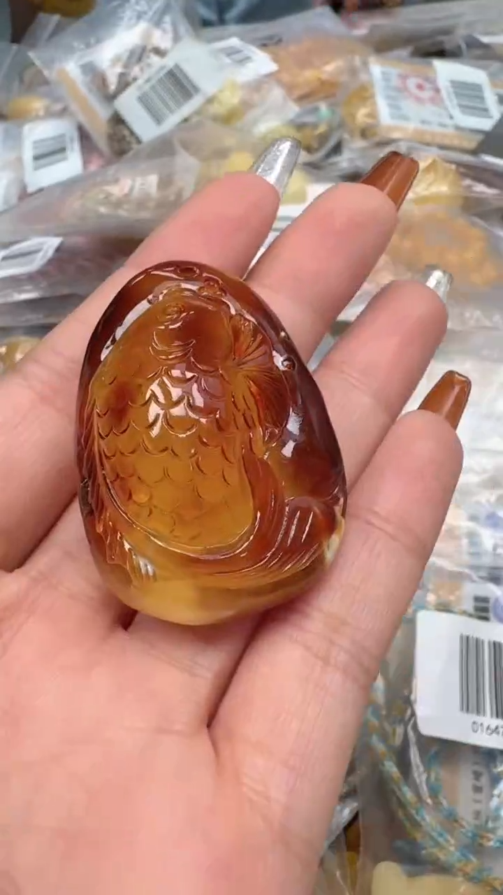 裸石琥珀未镶嵌如图