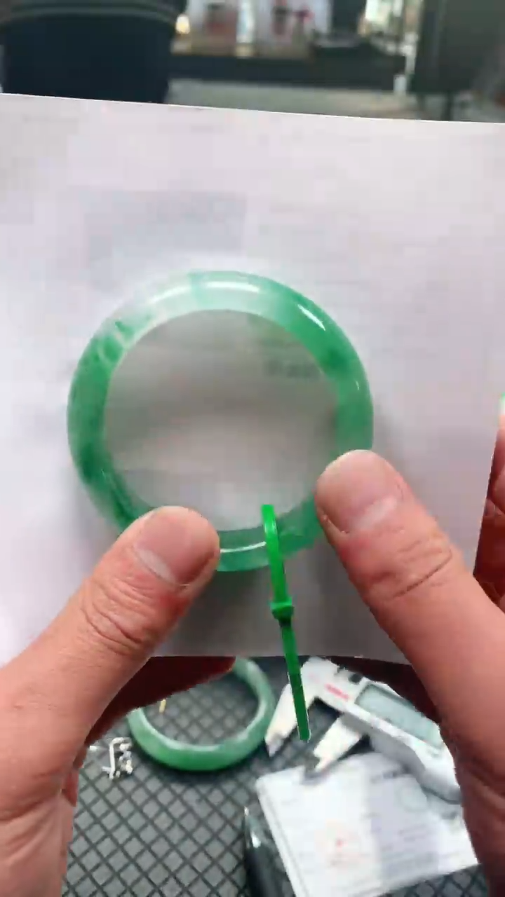 【闪购商品】石英质玉手镯未镶嵌冰飘花手镯