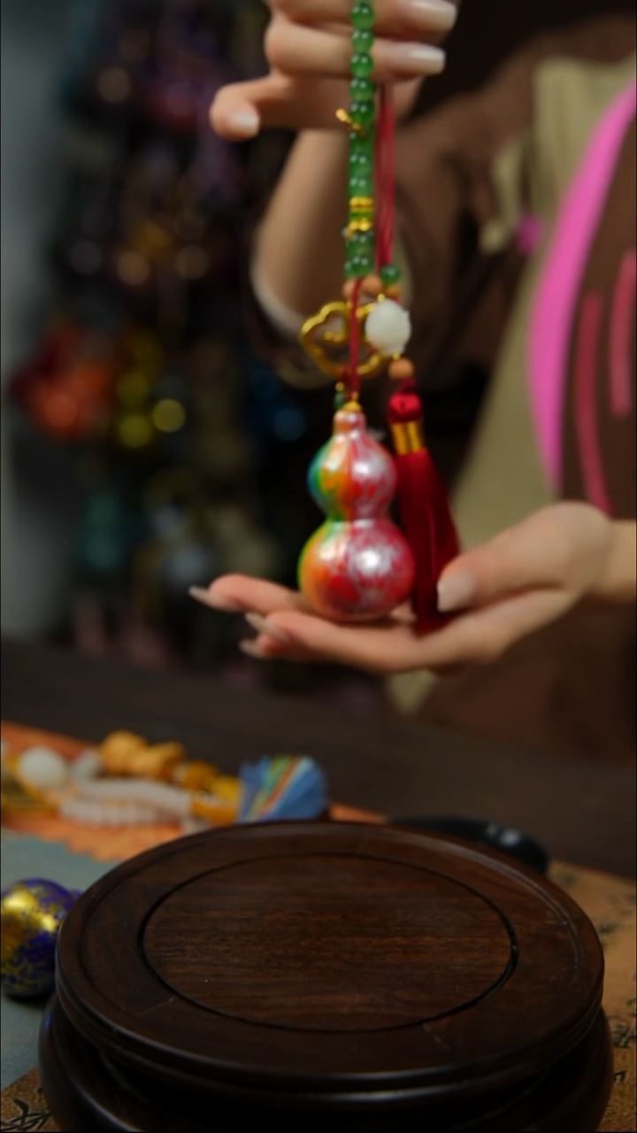 793号漂漆小手捻葫芦车挂