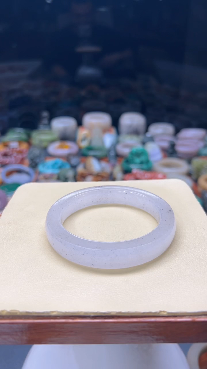 【闪购商品】石英质玉手镯未镶嵌258
