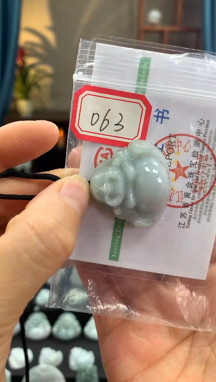 翡翠未镶嵌颈饰佛公 063