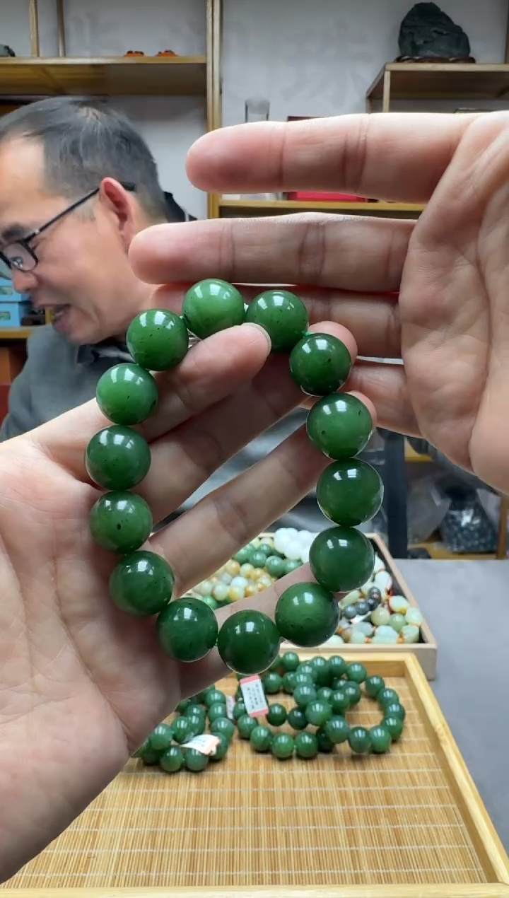 未镶嵌手链和田玉卡16新疆碧玉辣绿