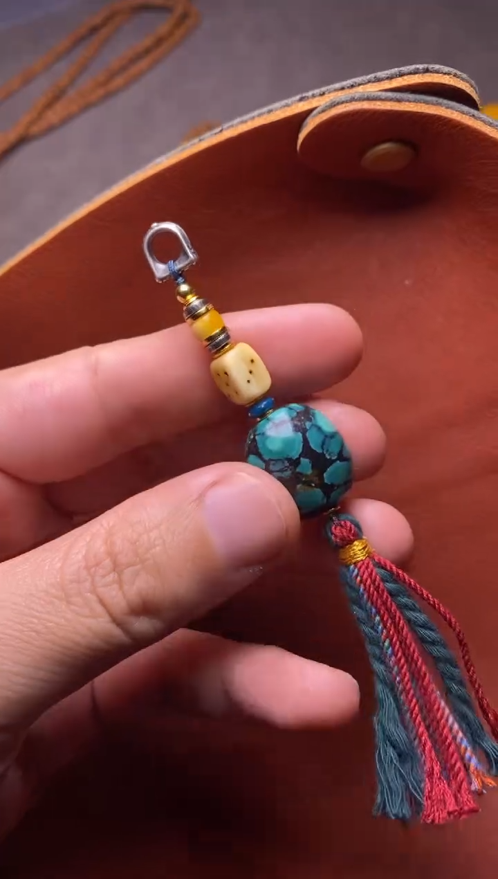 未镶嵌绿松石颈饰背云侧挂