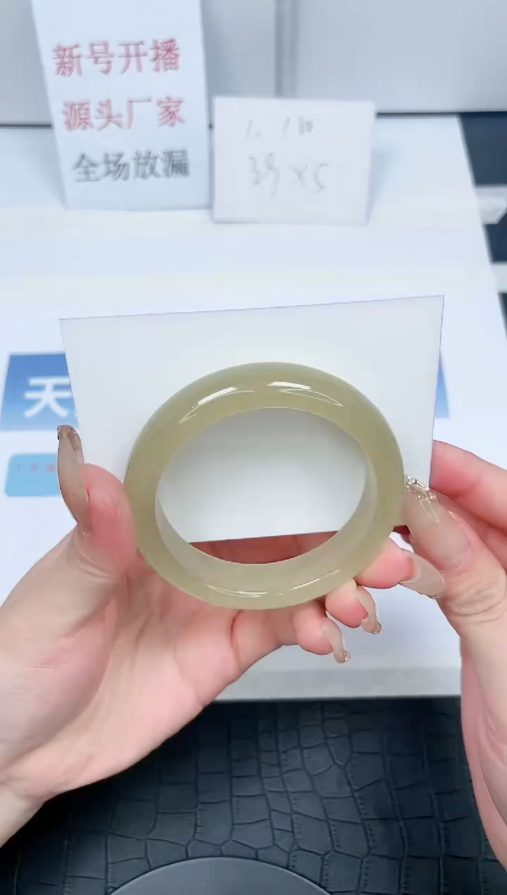 【闪购商品】石英质玉手镯未镶嵌V171-54.3