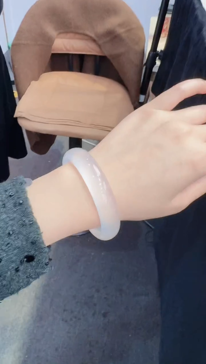 【闪购商品】石英岩玉手镯未镶嵌发一件