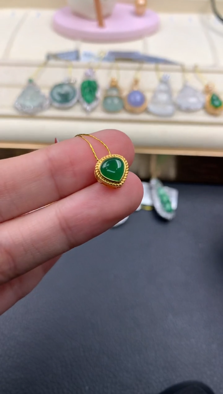 【闪购商品】翡翠颈饰18K金镶嵌A891    