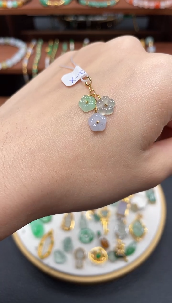 【闪购商品】翡翠吊坠(不含链)18K金镶嵌一个   JK678