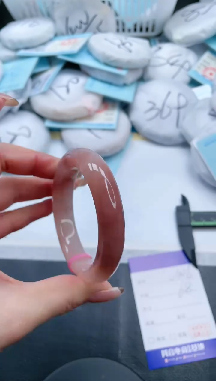 【闪购商品】石英质玉手镯未镶嵌20V306-52