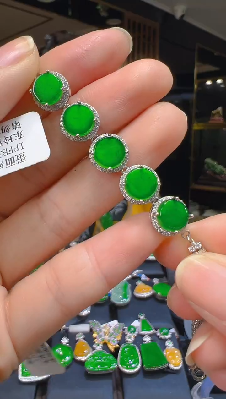 吊坠(赠链)银S925镶嵌翡翠070(多样性发货发其一)