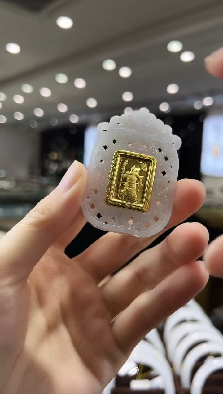 【闪购商品】翡翠吊坠(不含链)足金镶嵌多样性发其一