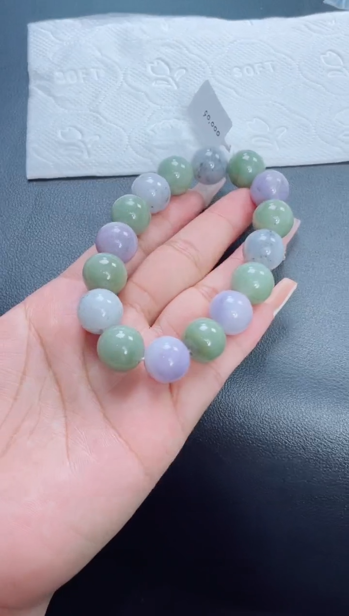 翡翠戒指未镶嵌珠串