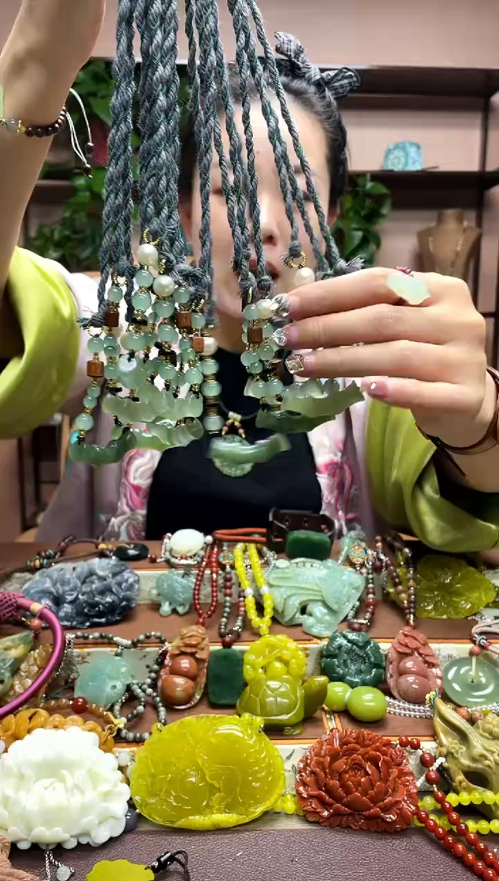 未镶嵌岫玉吊坠多样性发货发其中之一