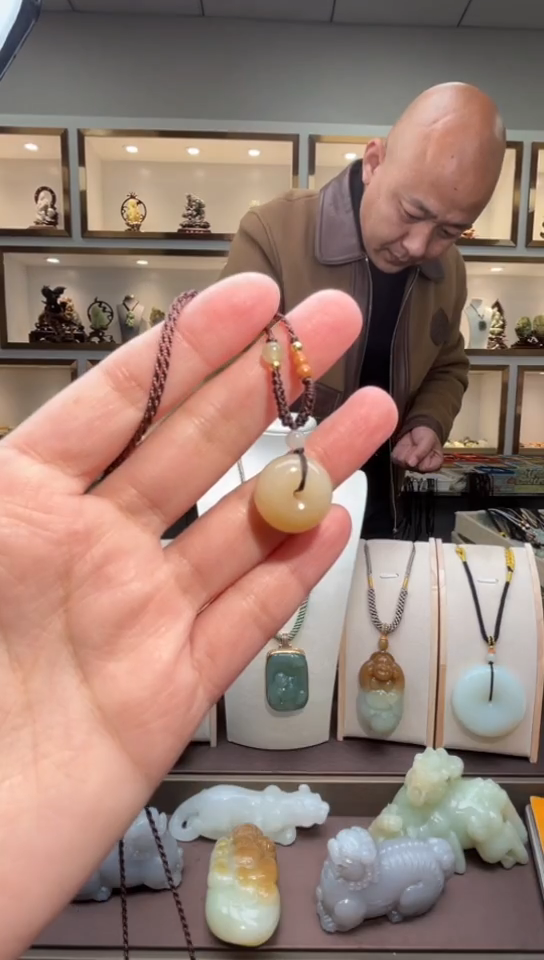 颈饰未镶嵌和田玉苏