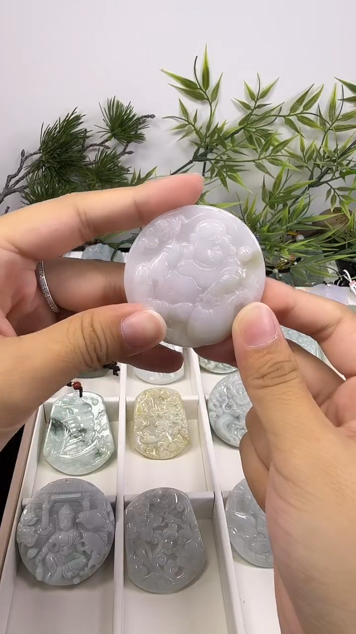 颈饰未镶嵌翡翠弥勒佛