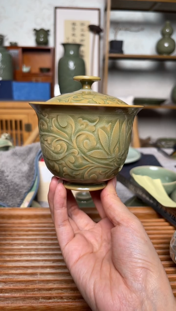 【闪购商品】其他吴琼莲纹二才盖碗微瑕