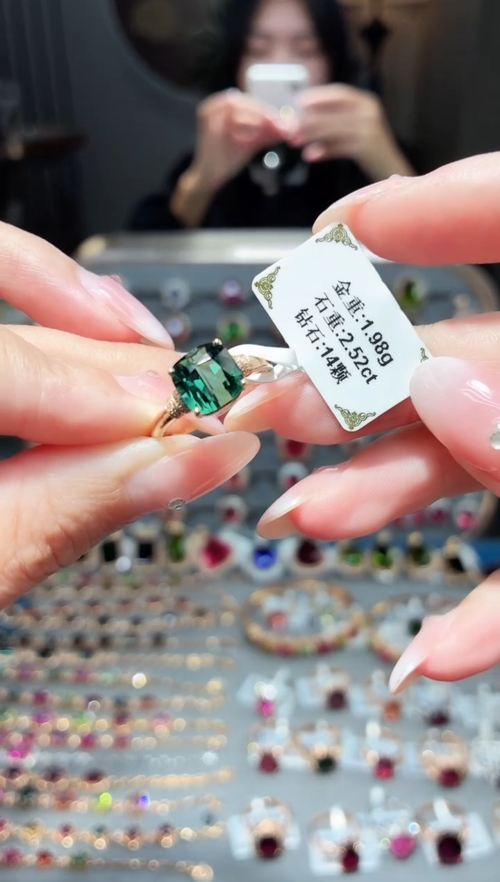 18K金镶嵌戒指碧玺2.52ct