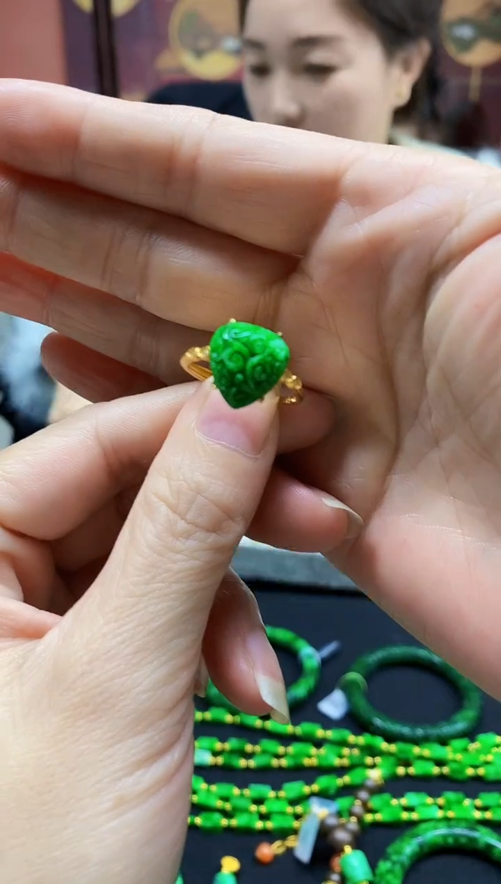 颈饰未镶嵌翡翠翡翠戒指76