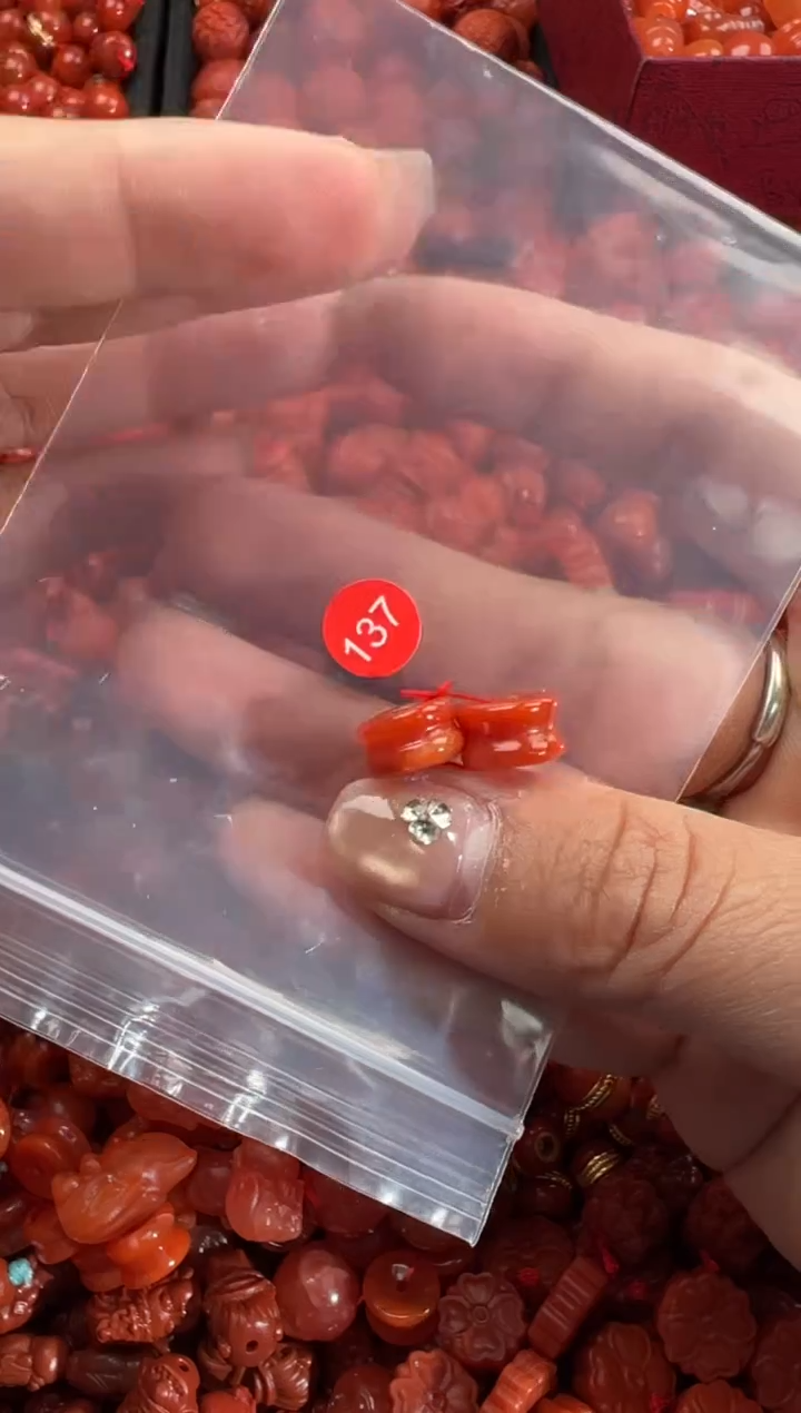 南红玛瑙未镶嵌颈饰1