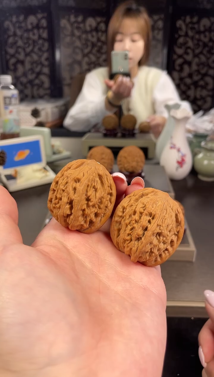 【闪购商品】文玩核桃把件麦穗虎头40尺-1