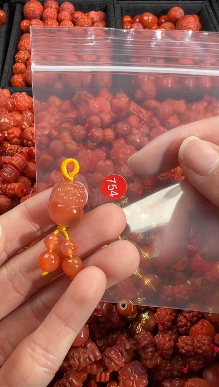 南红玛瑙未镶嵌颈饰1