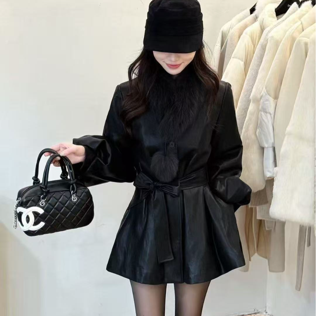 5606中世纪小巴黎 真毛领灯笼袖蛋白PU皮羽绒服外套裙