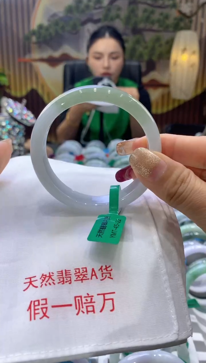 【闪购商品】翡翠未镶嵌手镯多人06072