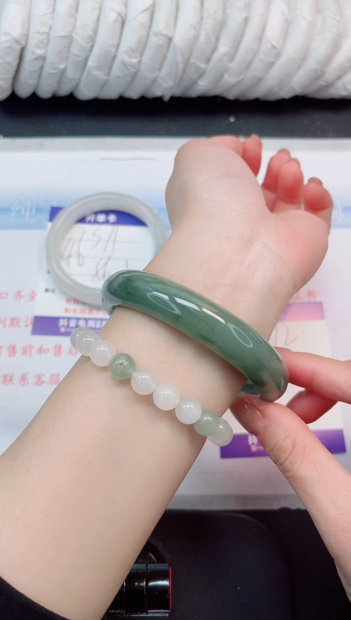 【闪购商品】石英质玉手镯未镶嵌372#64