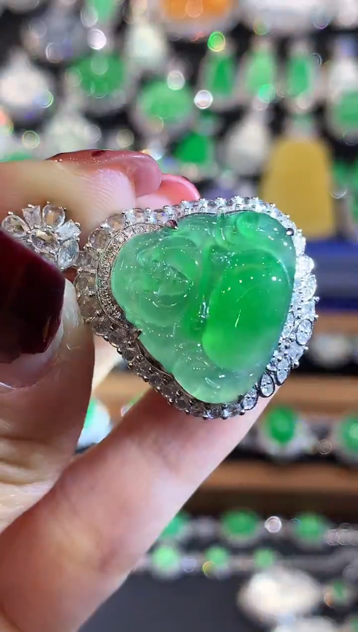 吊坠(不含链)18K金镶嵌翡翠无鉴赏 多样性发其一