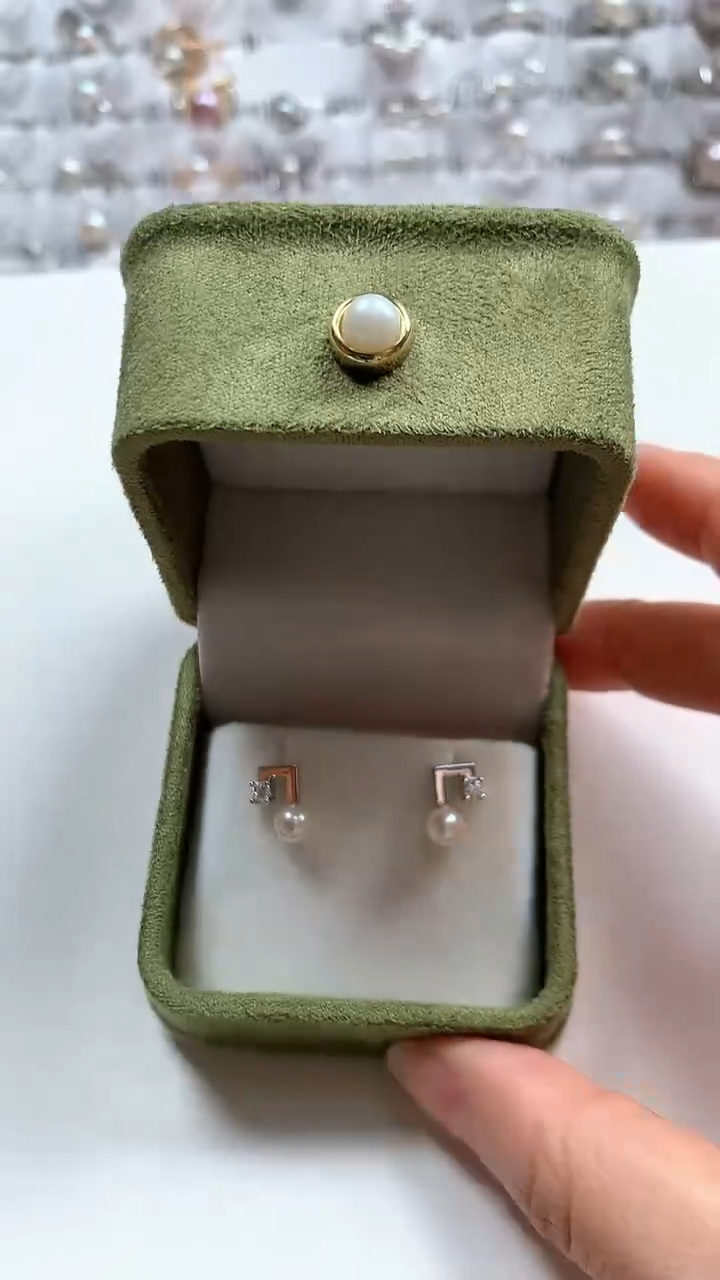 【闪购商品】海水珍珠耳饰银S925镶嵌海水珍珠音符耳钉
