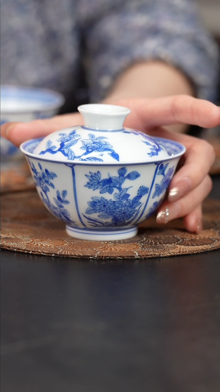 【闪购商品】杯看山柴窑青花开窗花卉