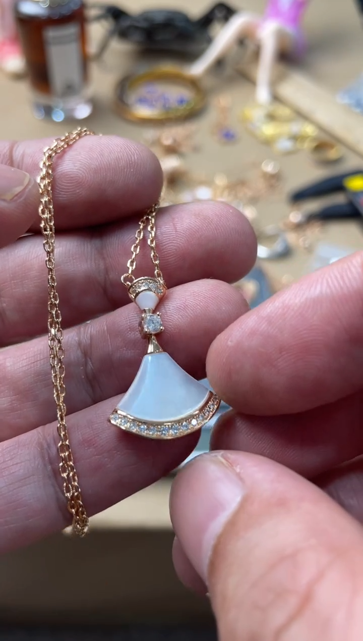 瓷片嘉荣当康大姐fu的总铺