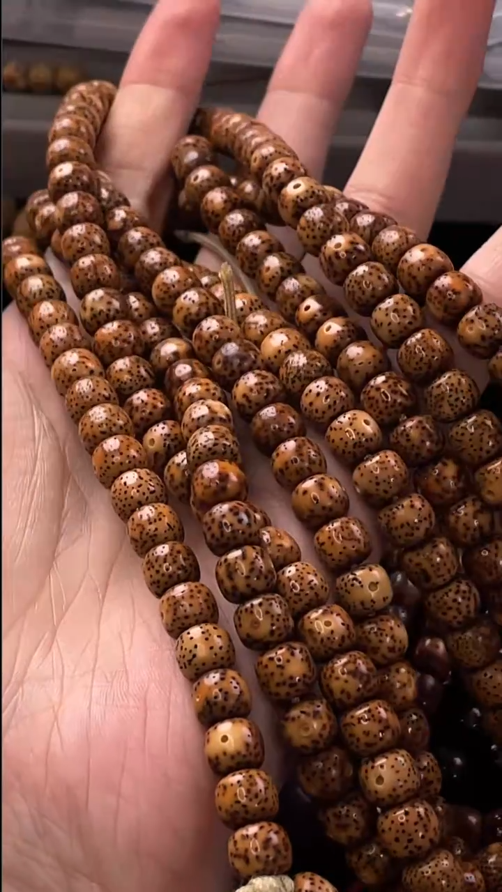 吊坠星月菩提精工级粉皮浅珀桶珠8*7长串