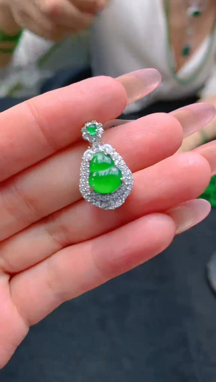 翡翠未镶嵌颈饰天然A货翡翠