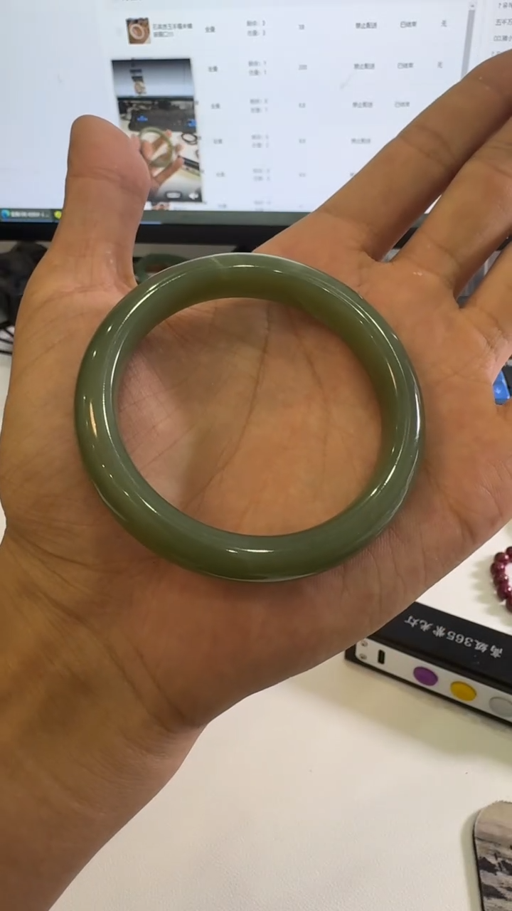 和田玉手镯未镶嵌圈口55.6