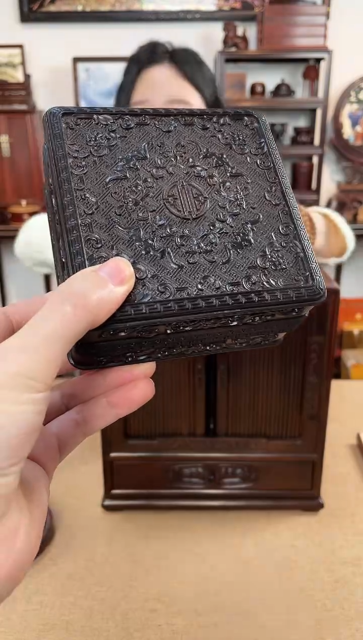 黑酸枝木类成套家具扣盒