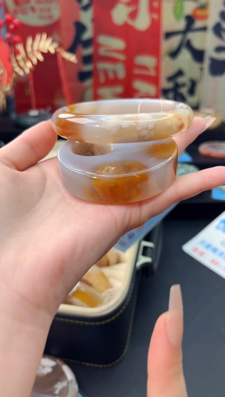 【闪购商品】石英质玉手镯未镶嵌赠送镯心（65圈口）