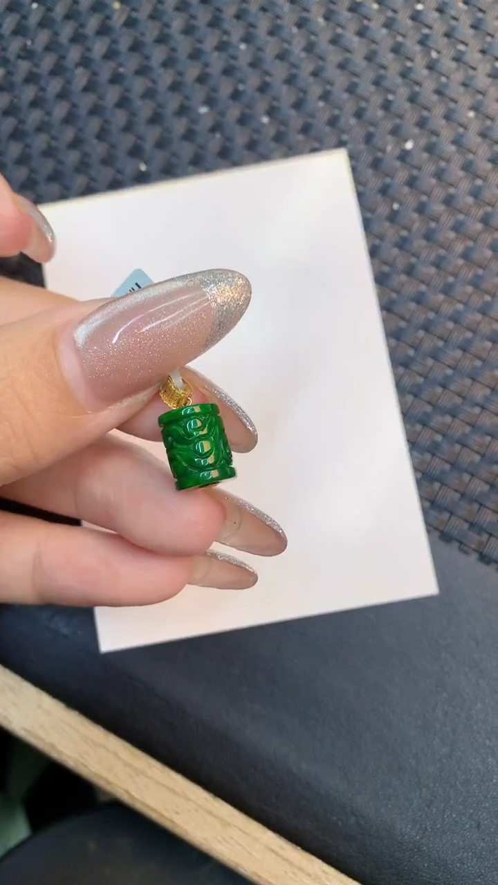 颈饰18K金镶嵌翡翠1