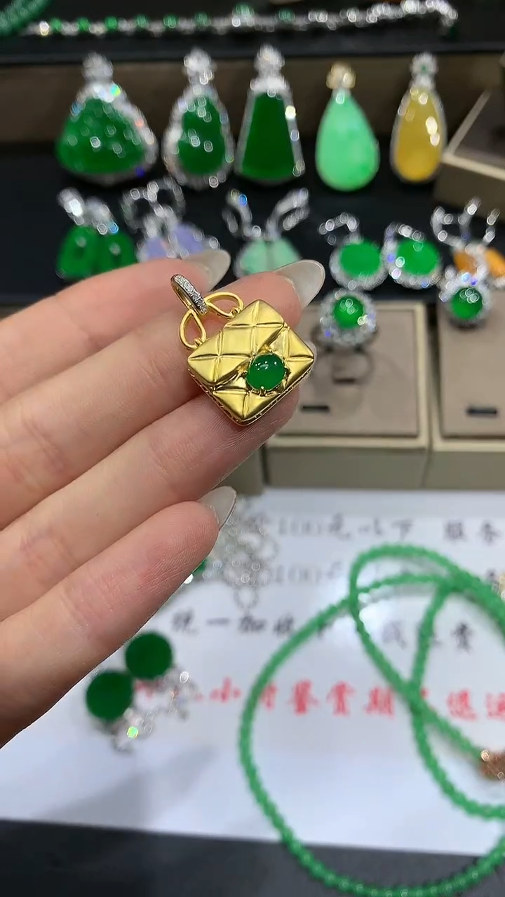 【闪购商品】翡翠吊坠(不含链)18K金镶嵌34团购